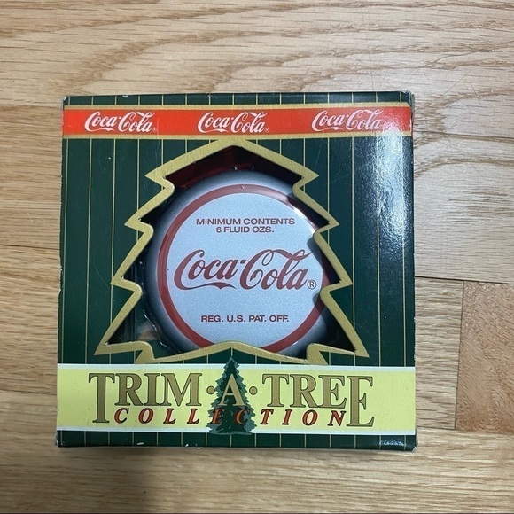 Coca Cola Vintage Santa Christmas Ornament Bottle Cap Tree NEW - Picture 3 of 4